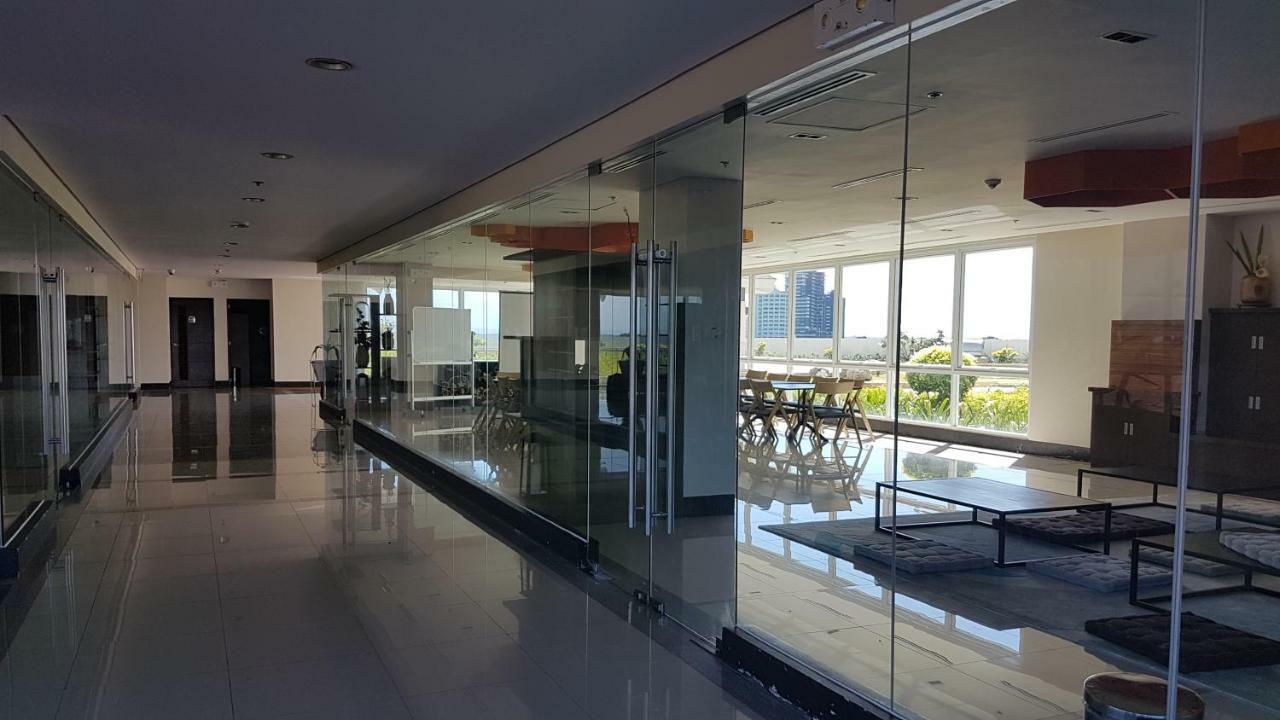 Mactan Newtown Condo With Garden And Ocean View 8Newtown Blvd Đảo Mactan Ngoại thất bức ảnh