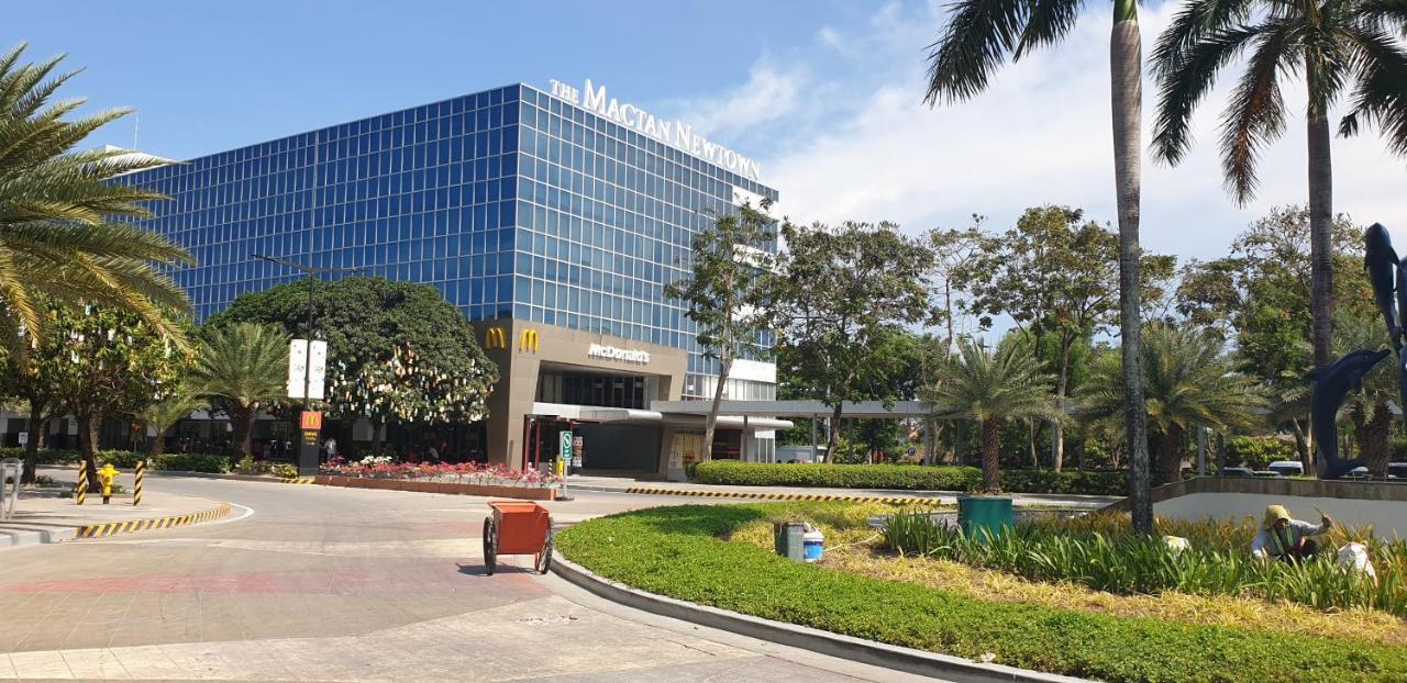 Mactan Newtown Condo With Garden And Ocean View 8Newtown Blvd Đảo Mactan Ngoại thất bức ảnh